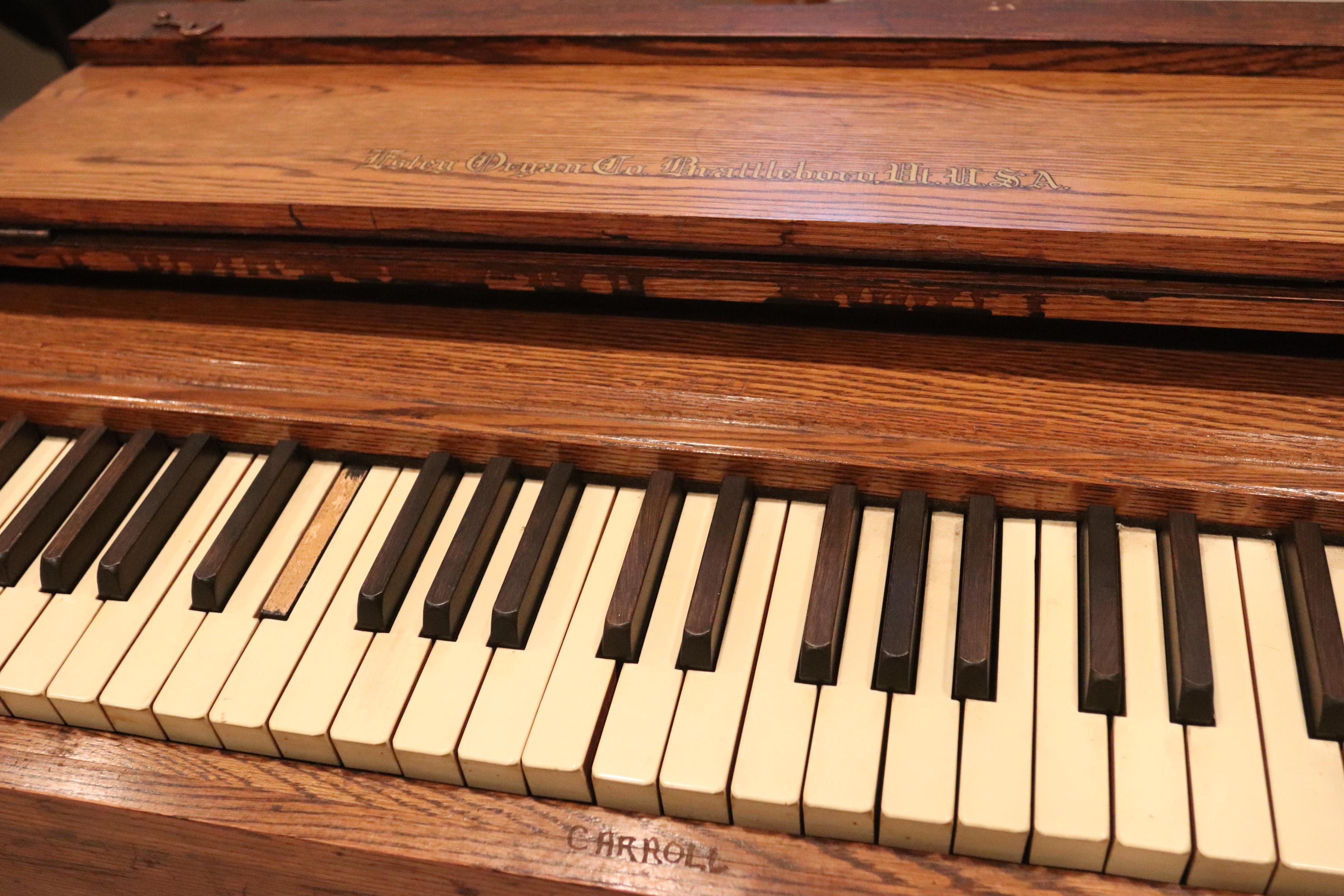 An image of the 1921 Estey Reed Organ central to Threnody for a Reed Organ